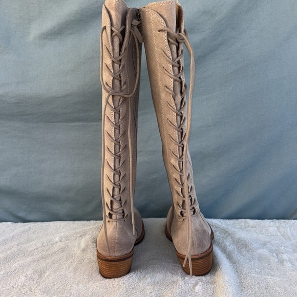 NWOT Sofft Womens Sharnell Heel Size 6M Cashmere Suede - Picture 6 of 11